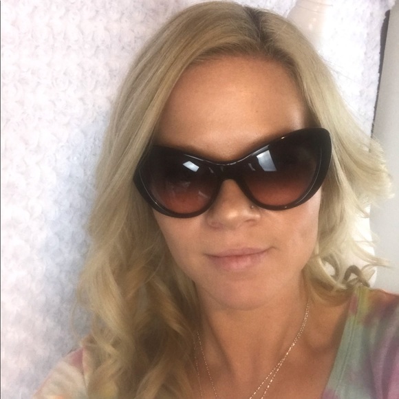 ❌SOLD❌MIU MIU Cat Eye Sunglasses - Picture 8 of 8